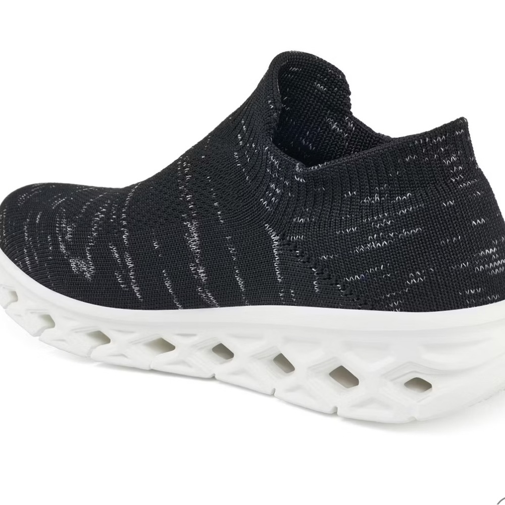 NWT JSlides Cece Sneaker in Black Fly Knit Size 8